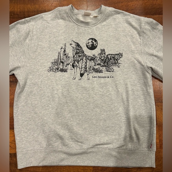 Levi's Other - Levi's Relaxed Graphic Wolf Pack Crewneck Sweatshirt Light Heather Gray XL